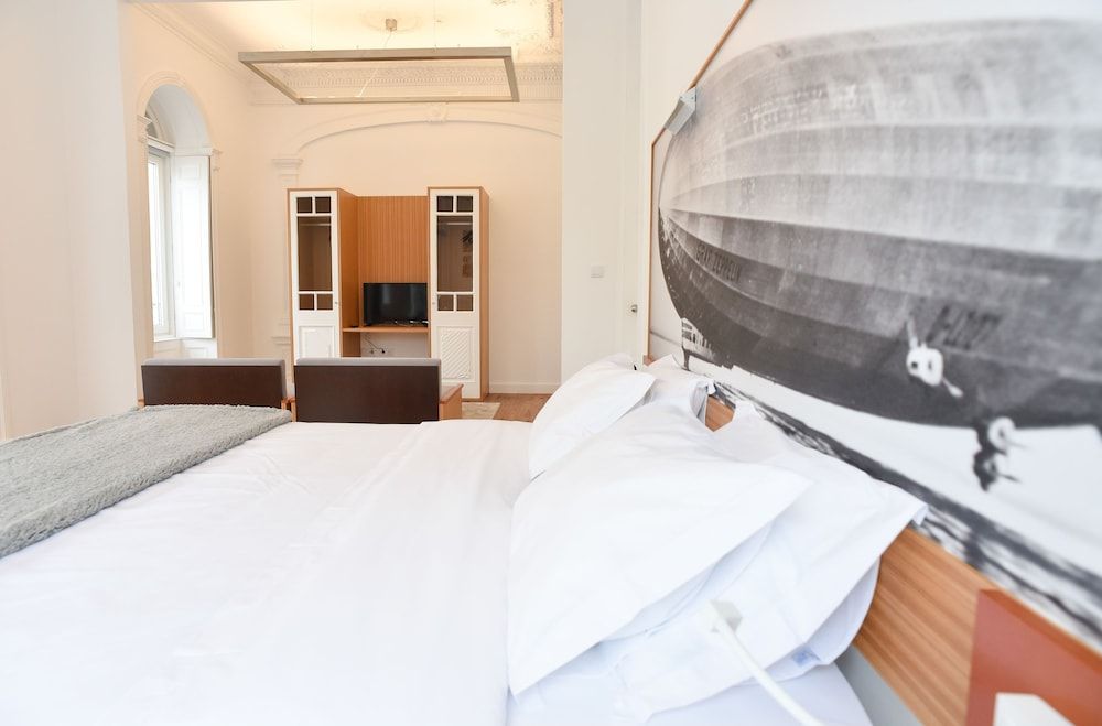 Internacional Azores Boutique Deluxe Room, 1 King Bed, Garden View 4