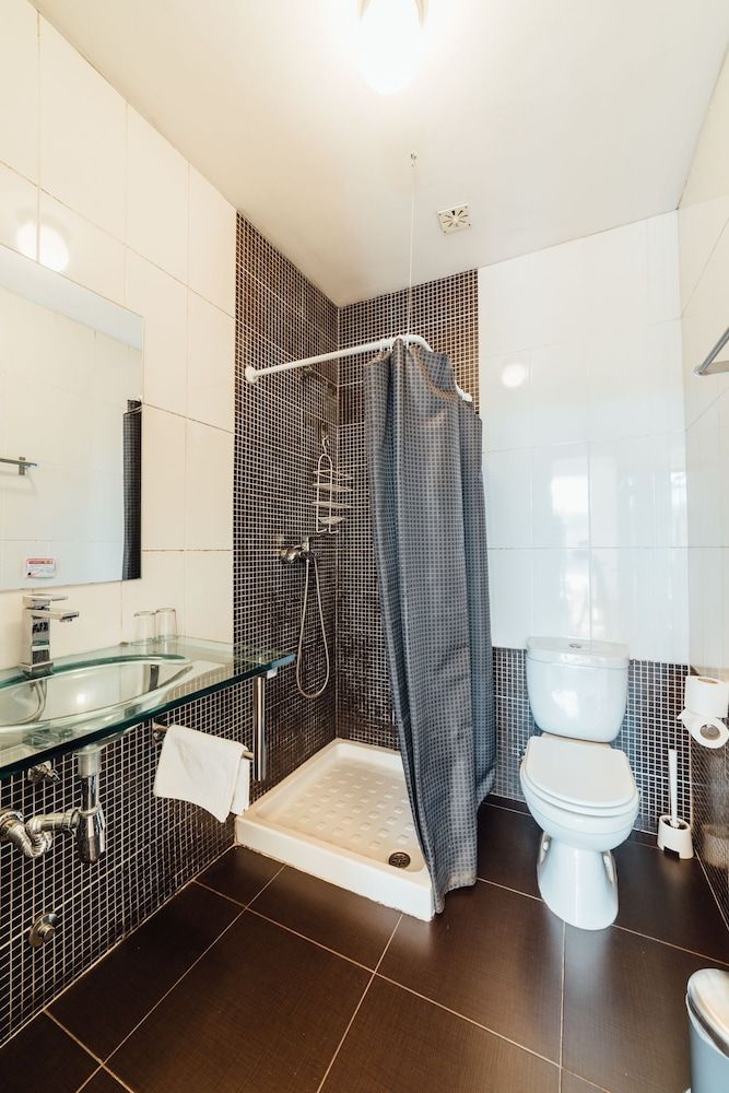 Antas Ville Guesthouse Quadruple Room 4