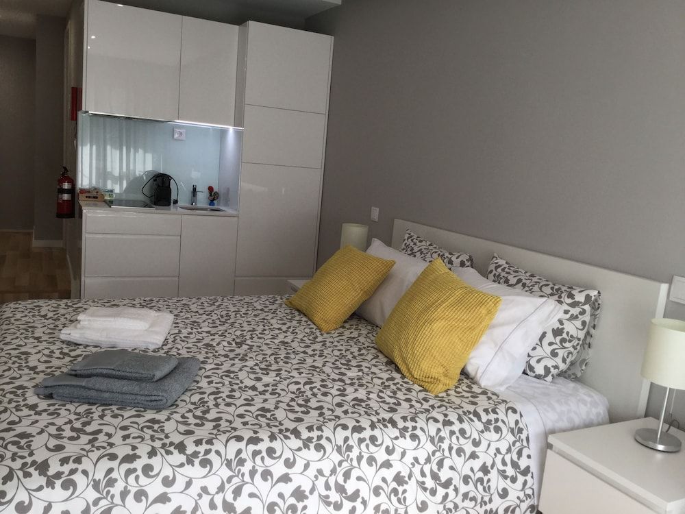 undefined Oporto Bernardes Studios - Heroismo