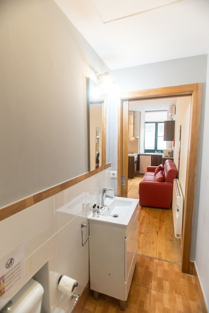 Historical Center Apartments by Porto City Hosts Studio (0A) 6
