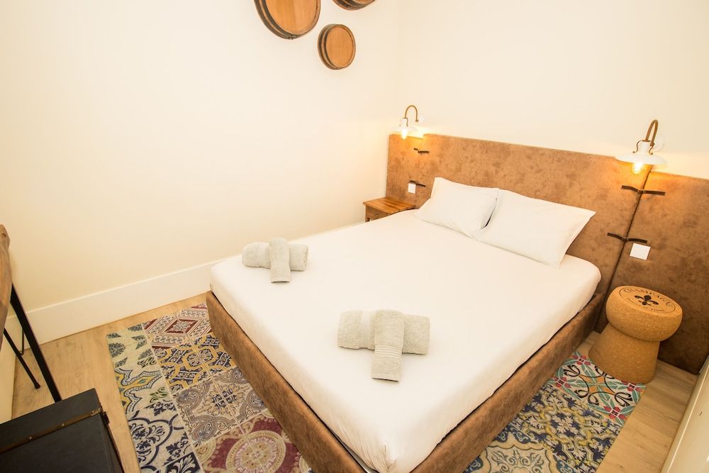 undefined Guest H4U Flores Almada City center 5