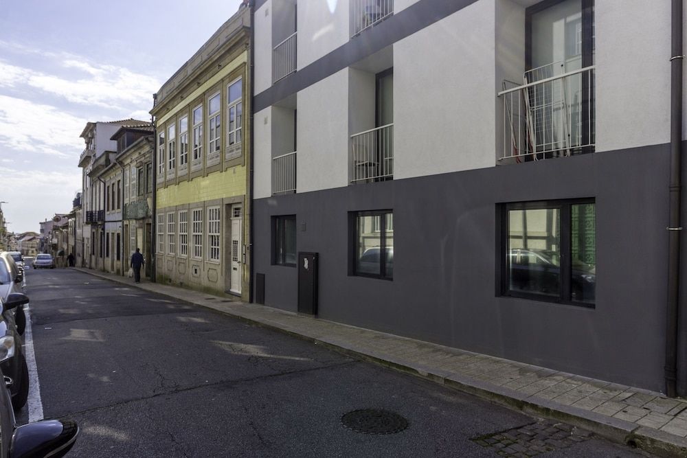 undefined Guest H4U Bonjardim Pop Art City Center 2