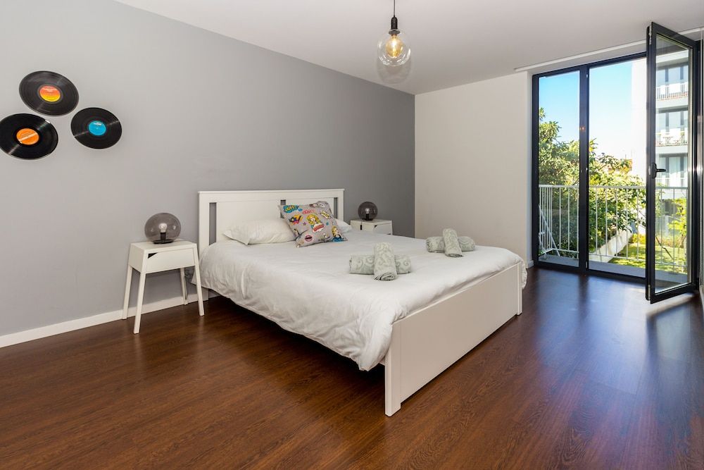 undefined Guest H4U Bonjardim Pop Art City Center 7