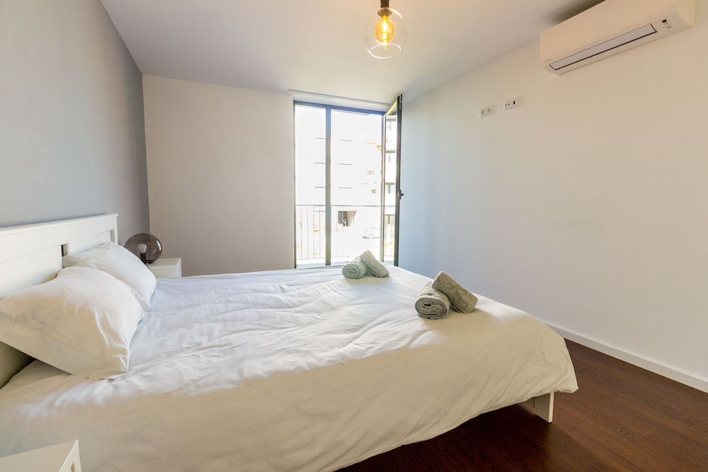 undefined Guest H4U Bonjardim Pop Art City Center 6