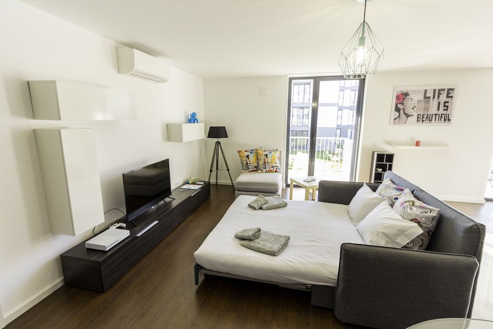 Guest H4U Bonjardim Pop Art City Center Design Apartment, 1 Bedroom, Garden View 2