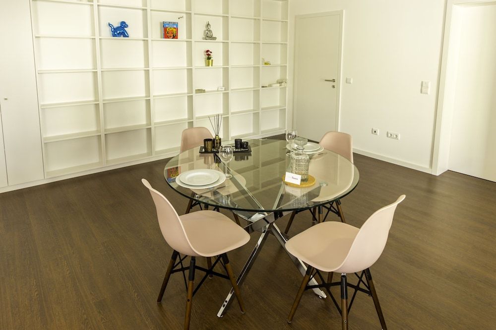 undefined Guest H4U Bonjardim Pop Art City Center 10