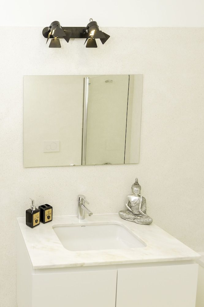 Guest H4U Bonjardim Pop Art City Center Design Apartment, 1 Bedroom, Garden View 49