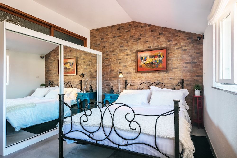 undefined Merc Porto Ribeira's Up place