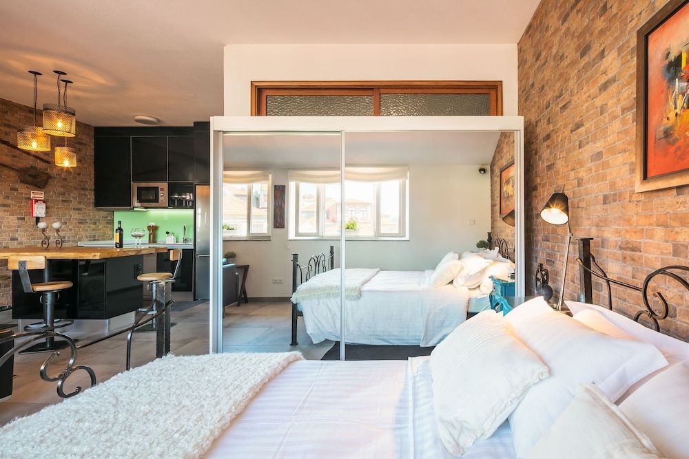 undefined Merc Porto Ribeira's Up place 8