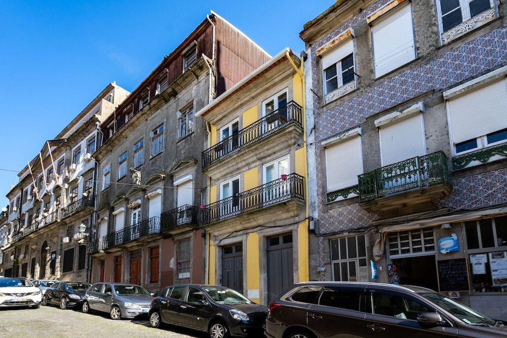 undefined Merc Porto Vitoria 3