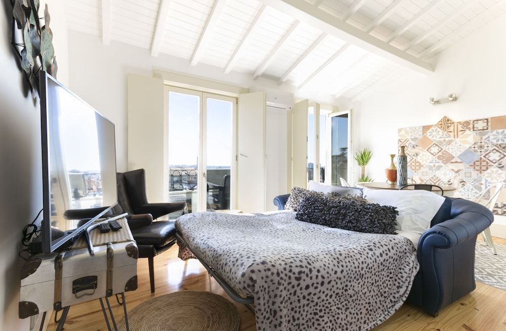 Charming Mezzanine Rooftop View Deluxe Apartment, 1 Bedroom, Balcony 9