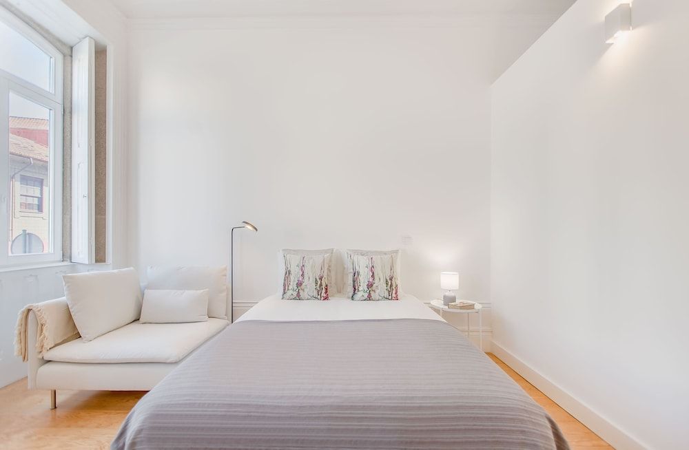 undefined Invicta City Studio 9