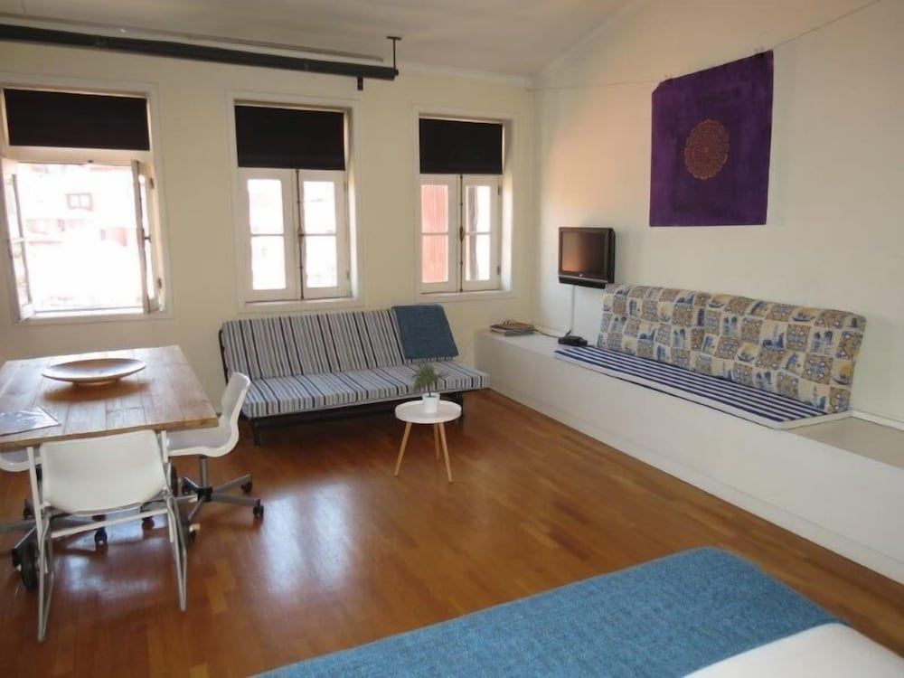 Citybreak-Apartments Patio Studio, City View, Mezzanine 4