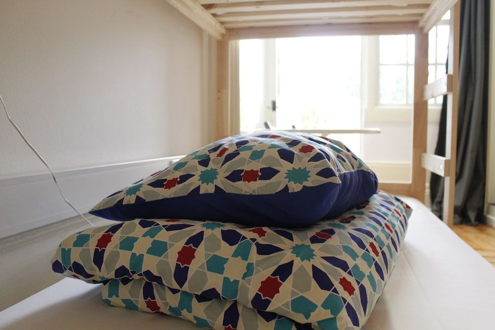 O2 Hostel Bed in a Shared Mixed Dormitory ( 8 pax)