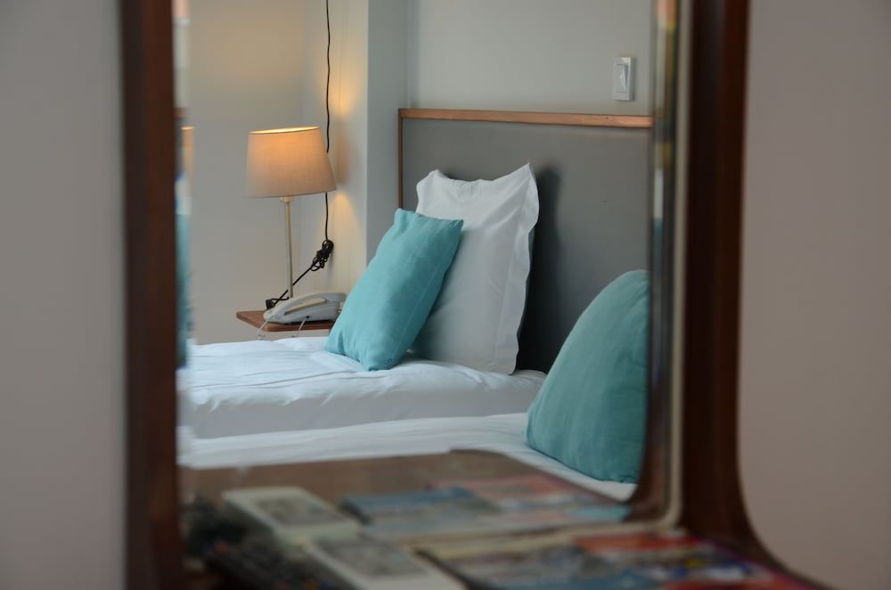 Hotel Girassol Twin Room 6