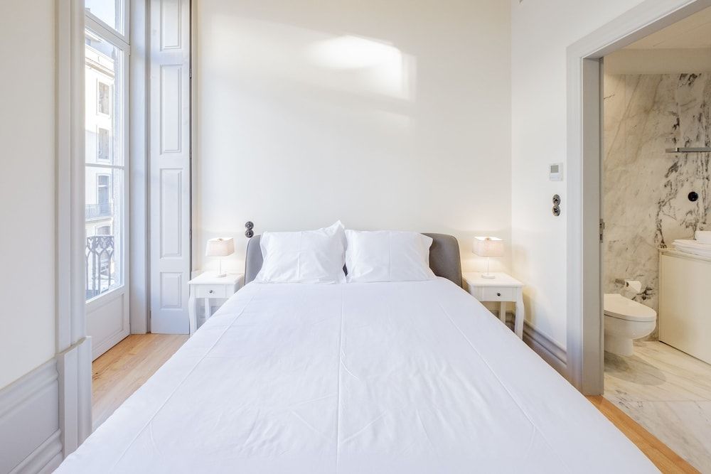 BOUTIQUE Rentals Toledo's One Luxury Apartment, 2 Bedrooms, City View 3