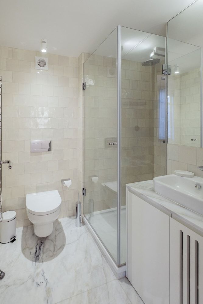 BOUTIQUE Rentals Toledo's One Luxury Apartment, 2 Bedrooms, City View 10