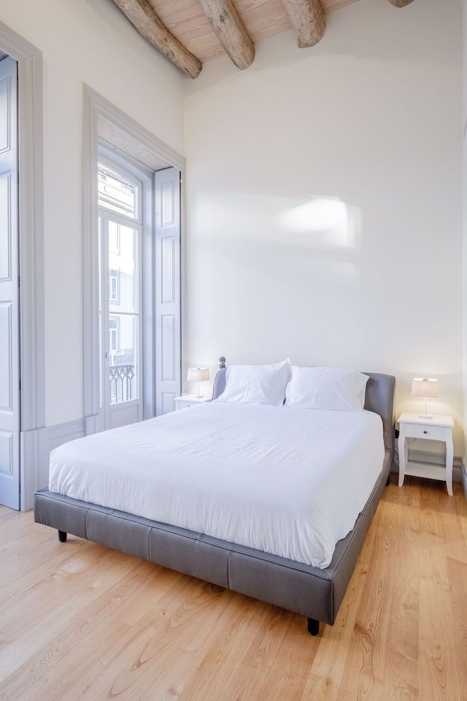 BOUTIQUE Rentals Toledo's One Luxury Apartment, 2 Bedrooms, City View 4