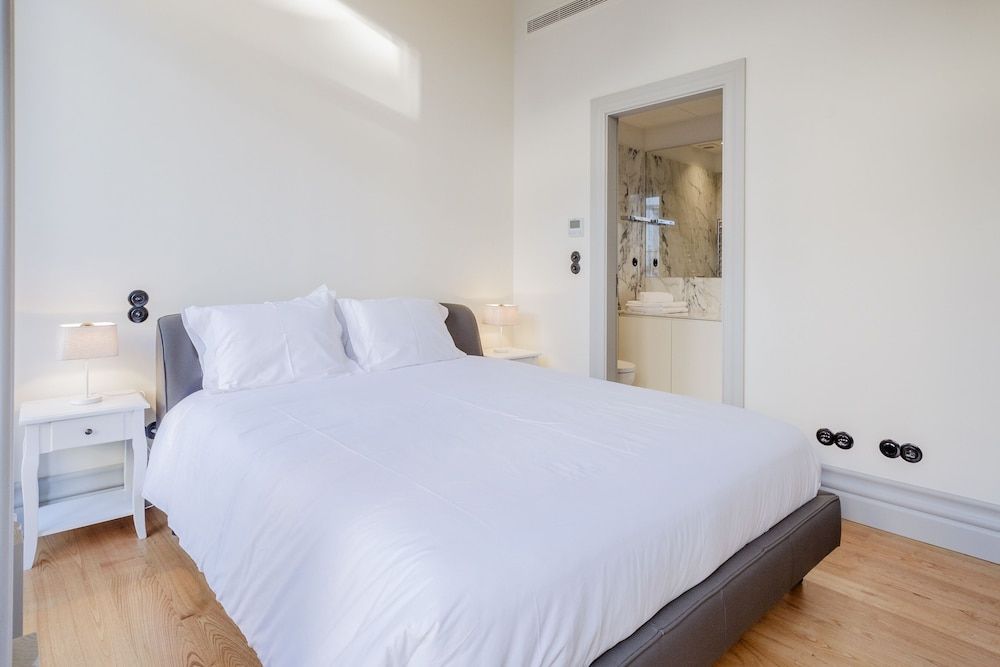 BOUTIQUE Rentals Toledo's One Luxury Apartment, 2 Bedrooms, City View 5