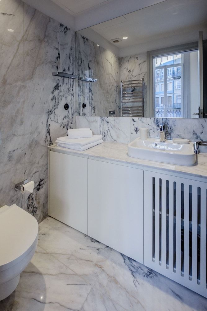 BOUTIQUE Rentals Toledo's One Luxury Apartment, 2 Bedrooms, City View 9