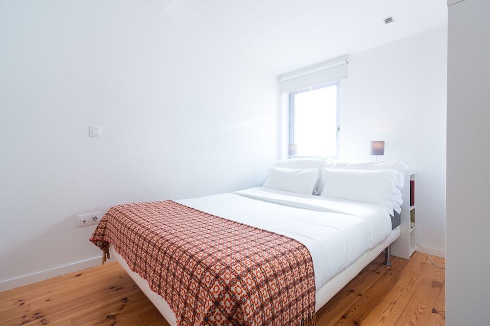 undefined Oporto Near Violin 3