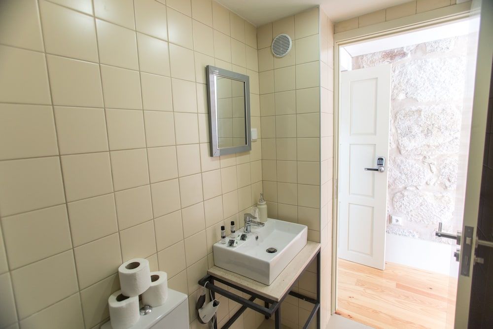 Picasso Suites Porto by Porto City Hosts Design Apartment, 1 Bedroom, Mezzanine 16