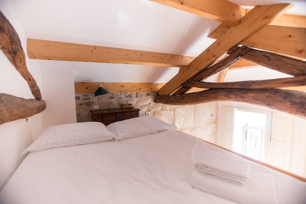 Picasso Suites Porto by Porto City Hosts Design Apartment, 1 Bedroom, Mezzanine 4