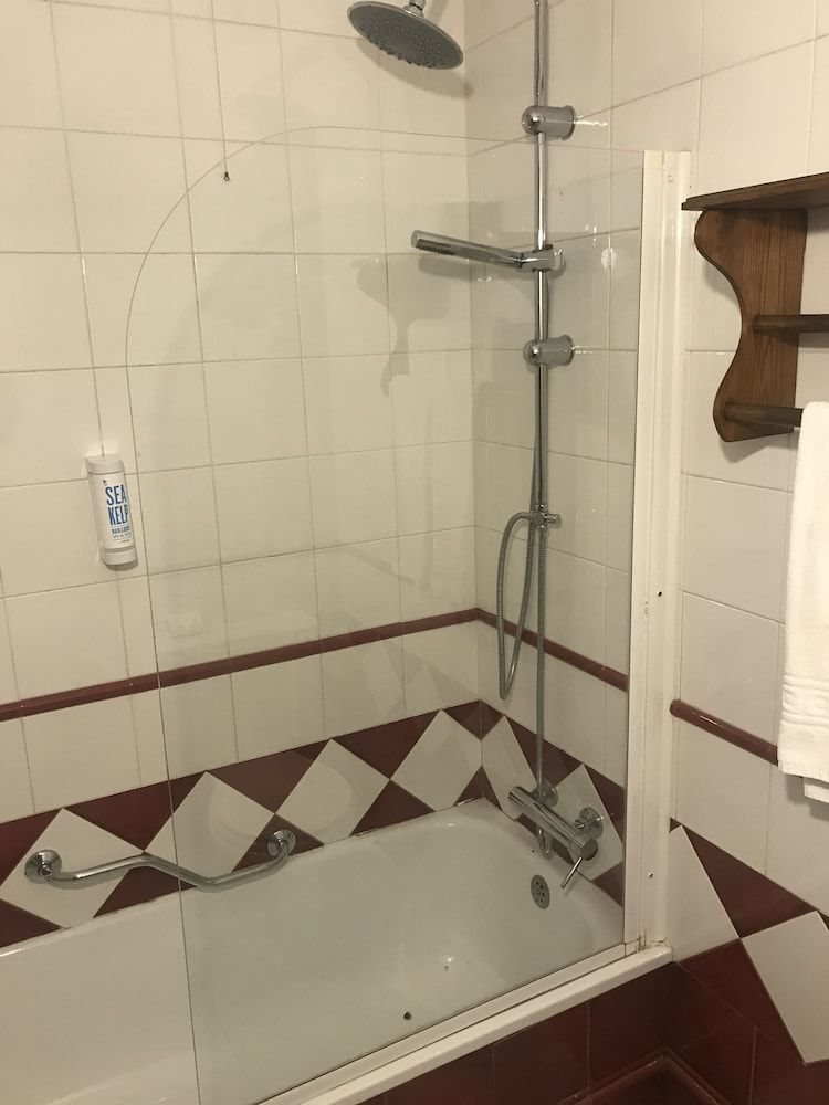 Deep Soaking Bathtub