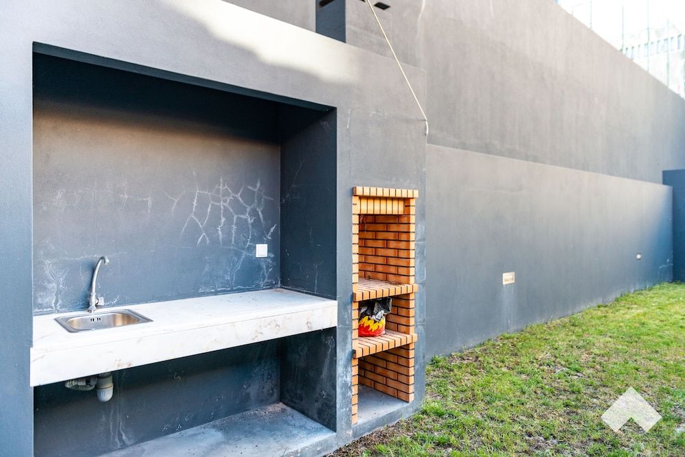 undefined Bianc1 · Light-filled Apartment With Garden Downtown 2