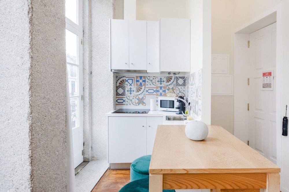 undefined Nada04 · Studio Apartment With Balcony Next to Ribeira 4