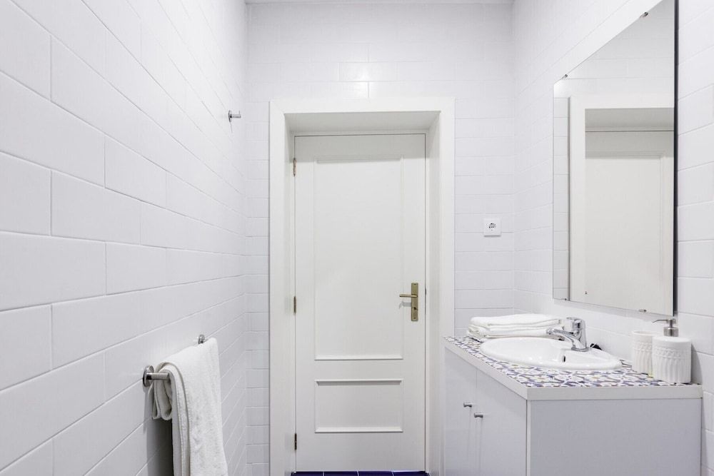 Nada04 · Studio Apartment With Balcony Next to Ribeira Apartment (0 Bedroom) 8