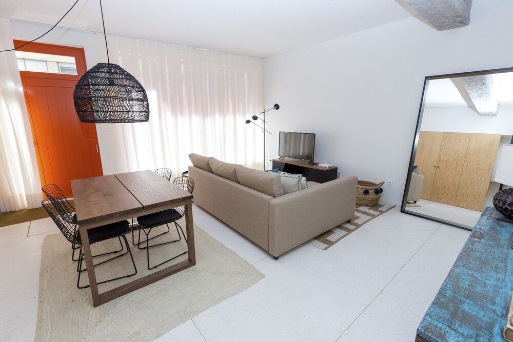 undefined Sbra01 · Hidden Gem Apartment Design · Wifi · Netflix 9