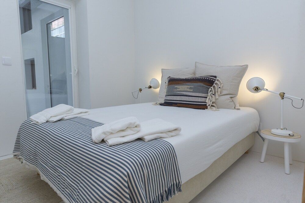 undefined Sbra01 · Hidden Gem Apartment Design · Wifi · Netflix 5