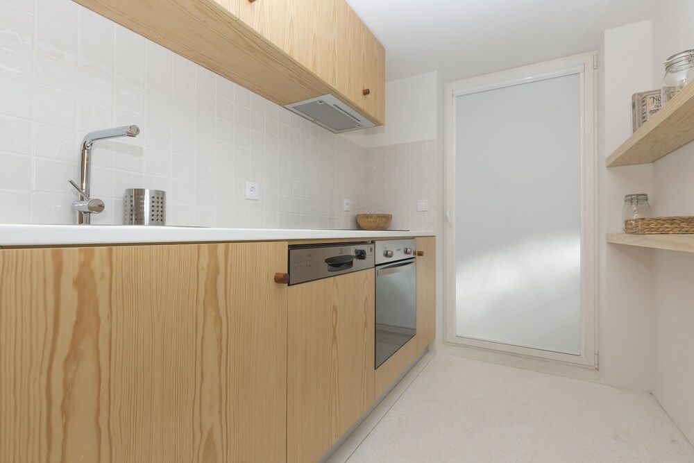 undefined Sbra01 · Hidden Gem Apartment Design · Wifi · Netflix 7