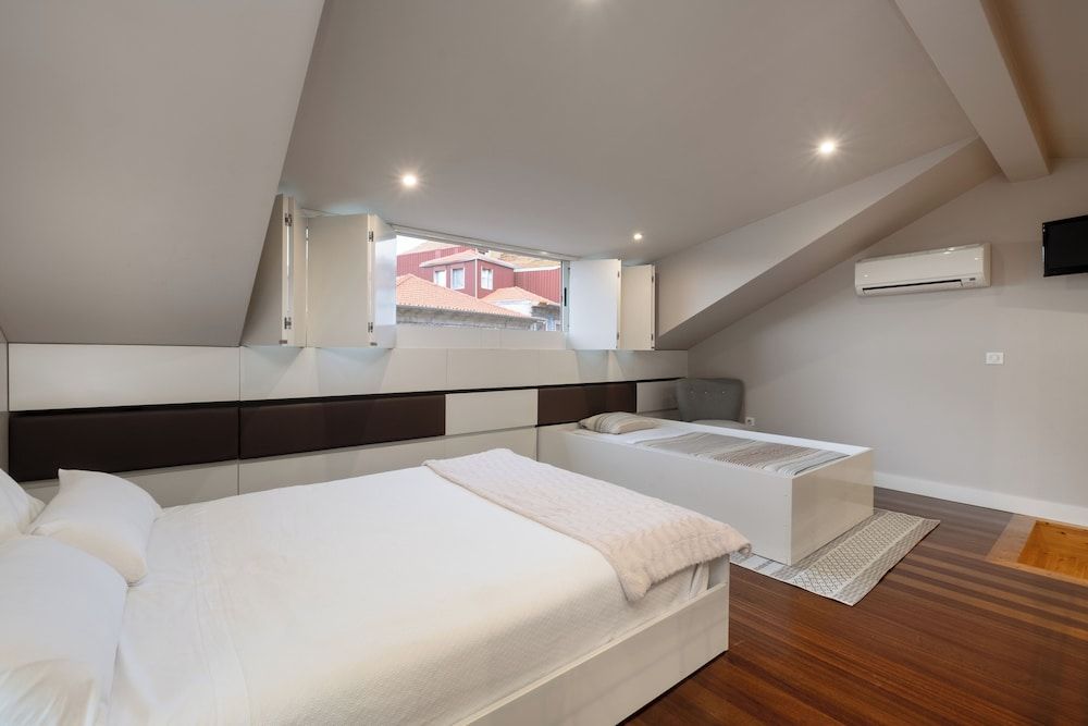 undefined Room-charming Porto Apartment With City 7