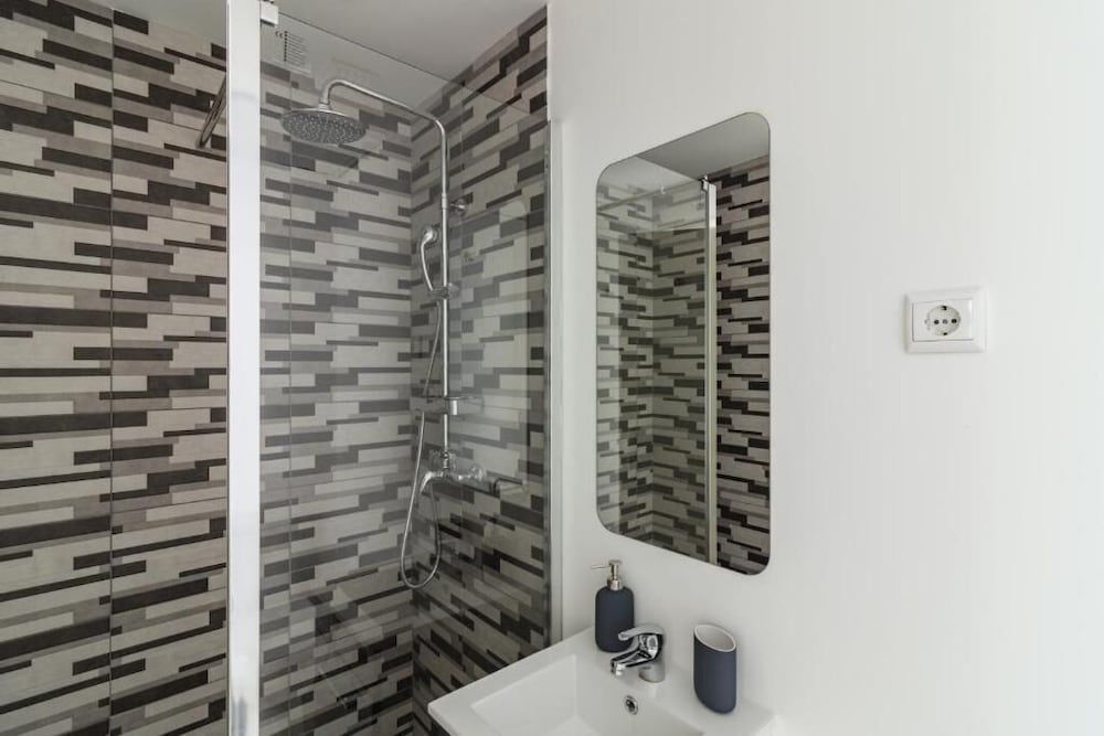 undefined Studio 24 8