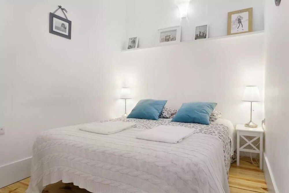 undefined Oporto Invite Flores