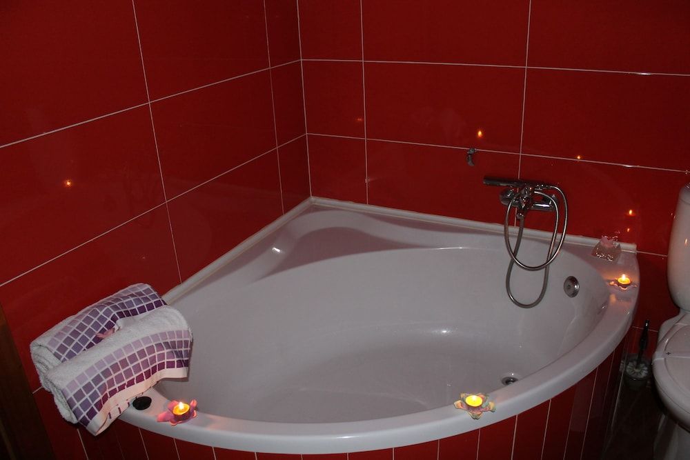 Deep Soaking Bathtub