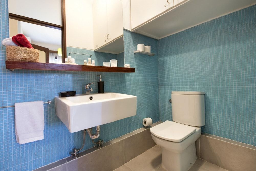 undefined LV Premier Clerigos RE1 AC Elevator River View