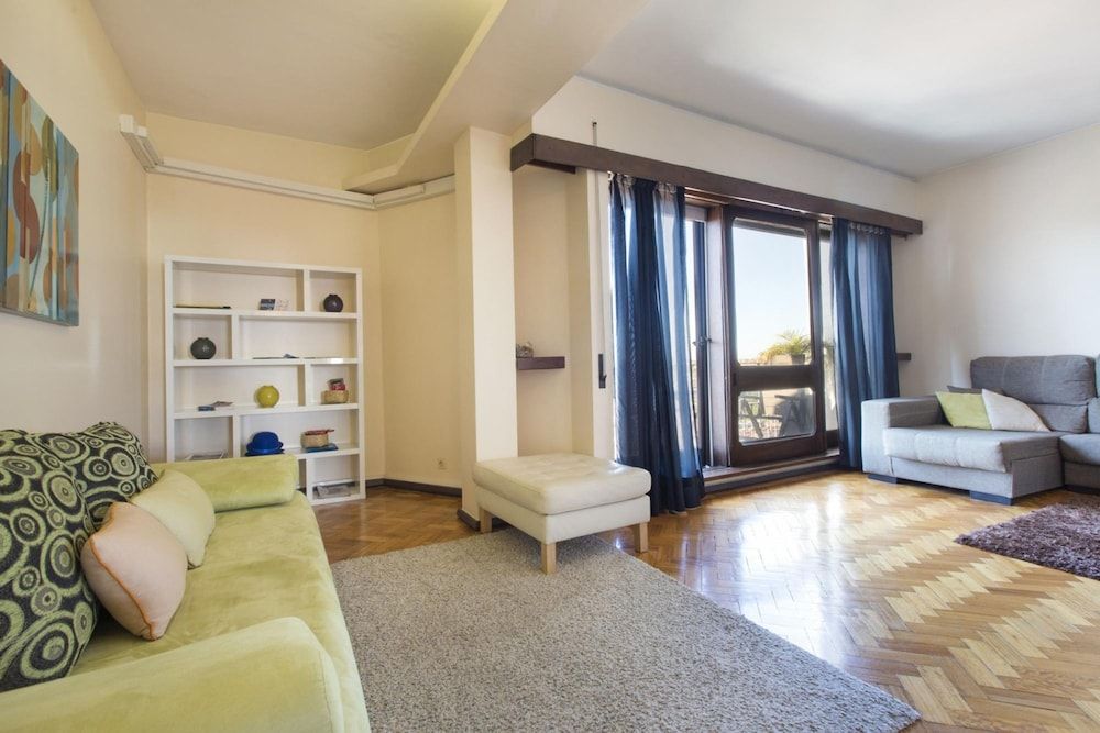 LV Premier Clerigos RE1 AC Elevator River View Apartment 15