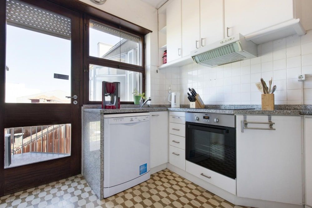 undefined LV Premier Clerigos RE1 AC Elevator River View 5