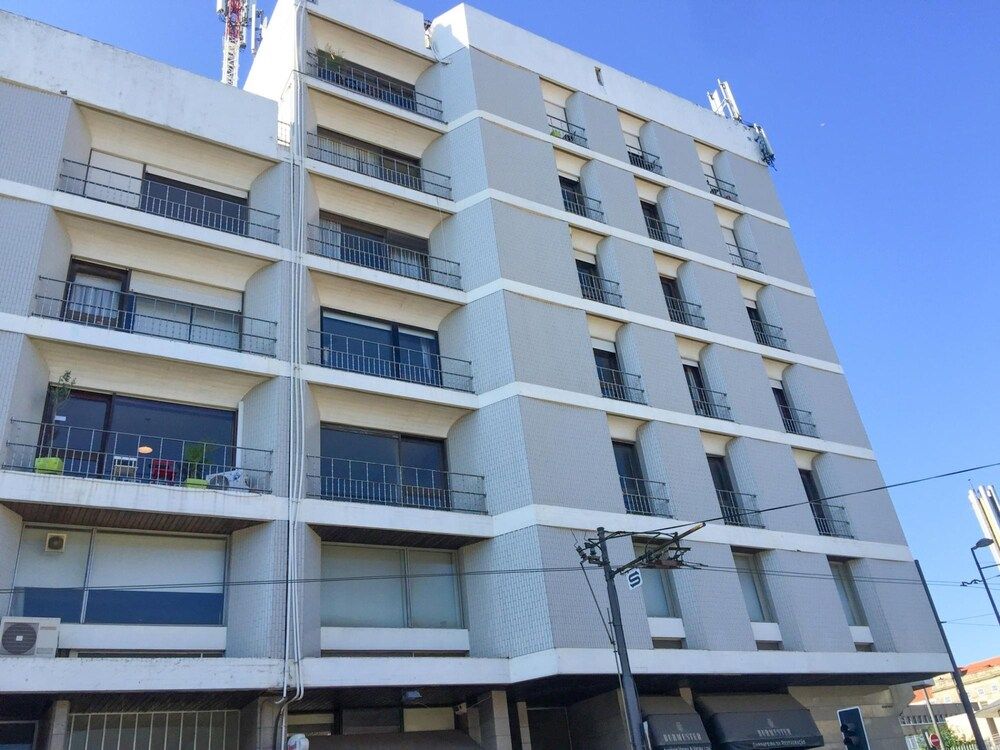 undefined LV Premier Clerigos RE1 AC Elevator River View 2