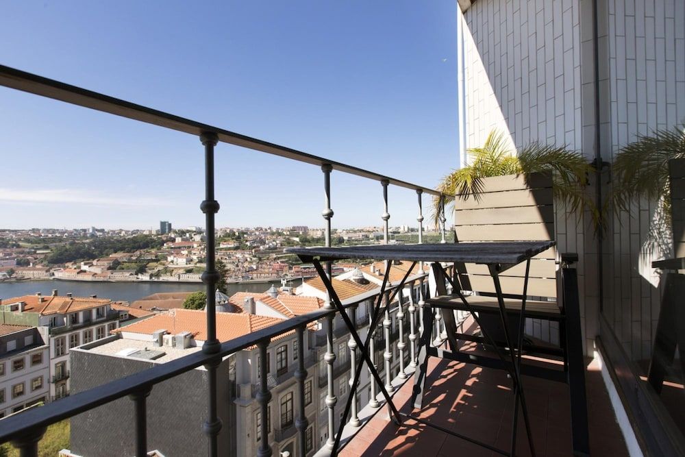 LV Premier Clerigos RE1 AC Elevator River View Apartment 8