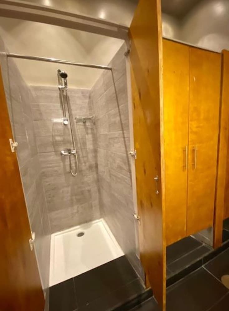 undefined Yellow House - Deluxe Double Room With Bunk bed in Porto 3