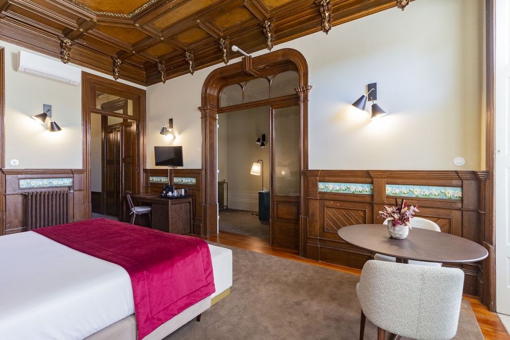 Master Suite with Garden View