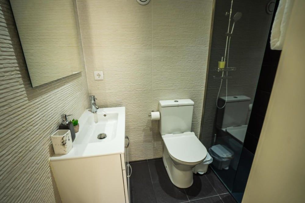 Oporto Explorers Deluxe Room, 1 Bedroom, Non Smoking, 2 Bathrooms 24