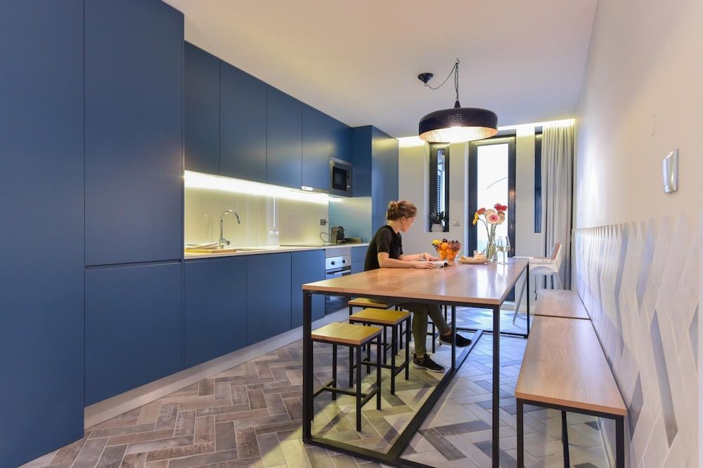 undefined Feel Porto Merlot Townhouse 6