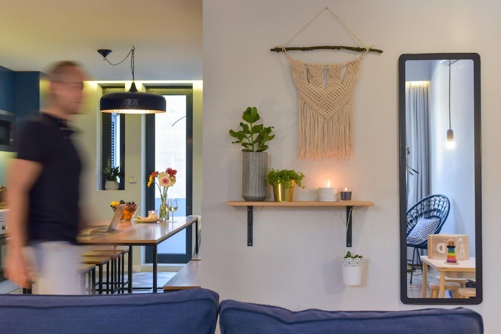 undefined Feel Porto Merlot Townhouse 10