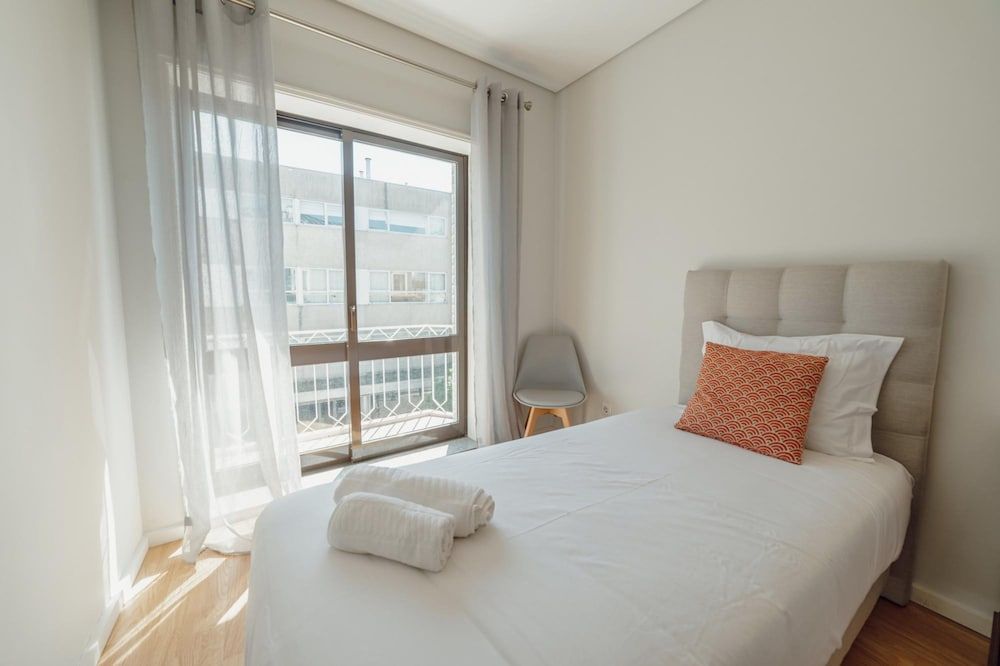 Downtown Design With Balcony by Vacationy Apartment 9