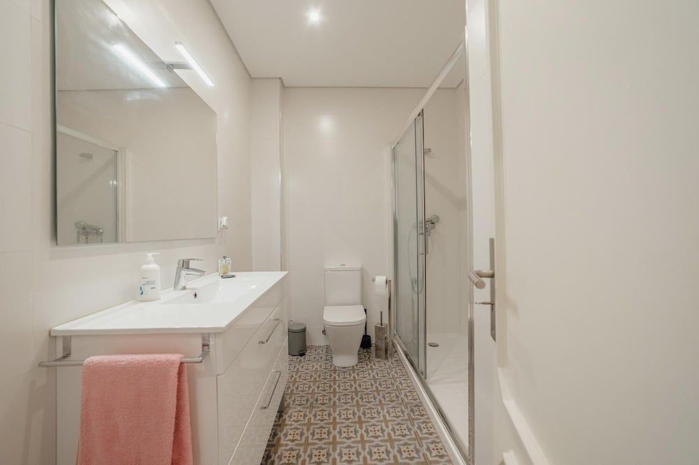 Downtown Design With Balcony by Vacationy Apartment 24